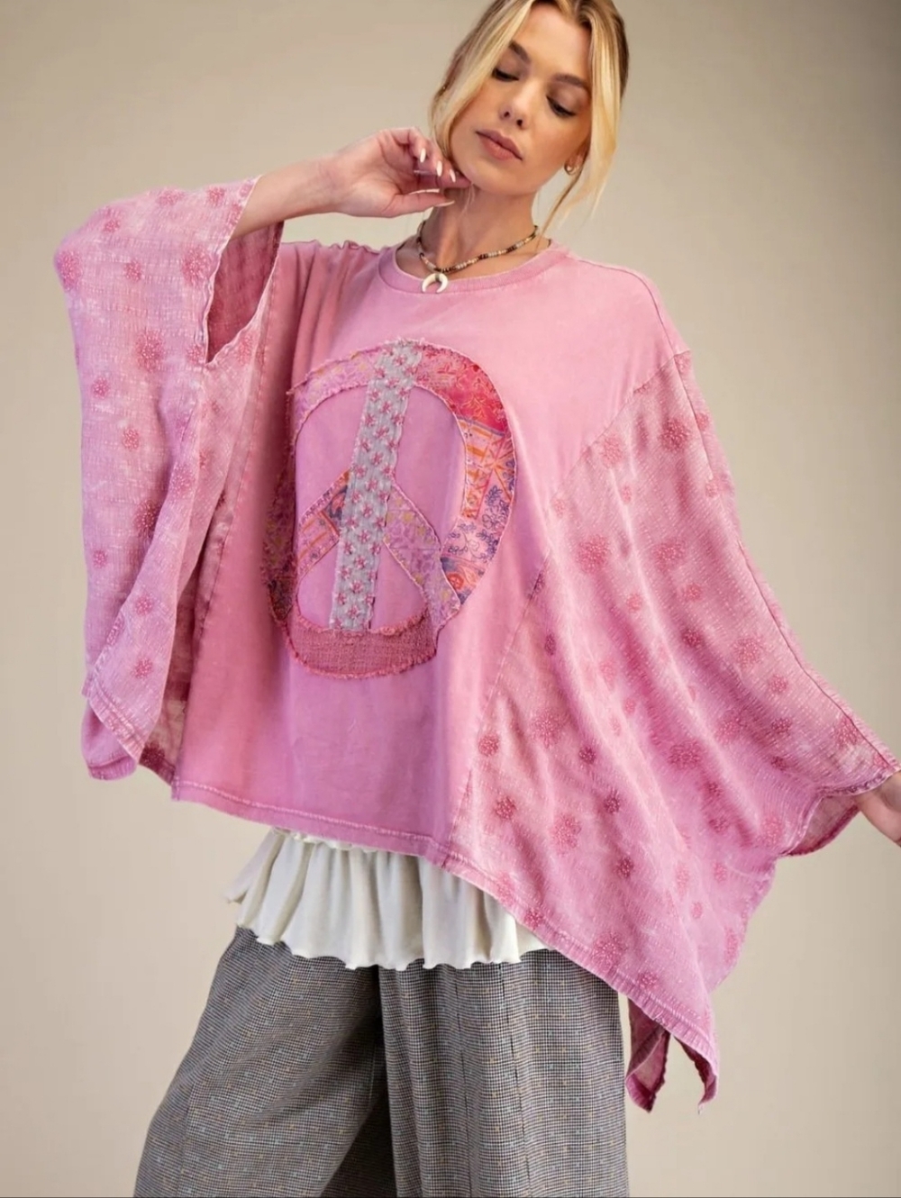 EASEL MINERAL WASHED & EMBROIDERY PEACE TOP. NWOT SZ 2X - Picture 2 of 6